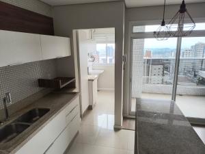 LOCAÇÃO - APARTAMENTO - EDIFÍCIO REMBRANDT – CENTRO