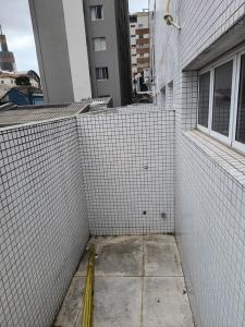 LOCAÇÃO - SALA COMERCIAL TÉRREA - ED. REMBRANDT - cENTRO 