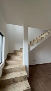 SOBRADO PARA VENDA - BAIRRO UVARANAS - JARDIM RESIDENCIAL WLADIMIR S. SAMARA